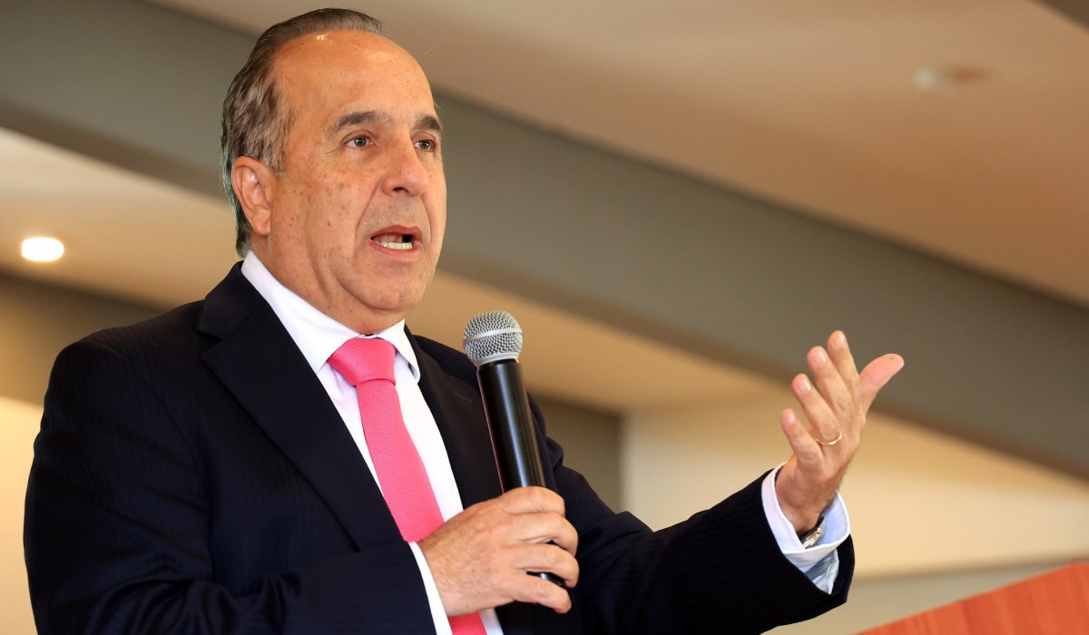 Guillermo Reyes, ministro de Transporte Guillermo Reyes, ministro de Transporte de Colombia
