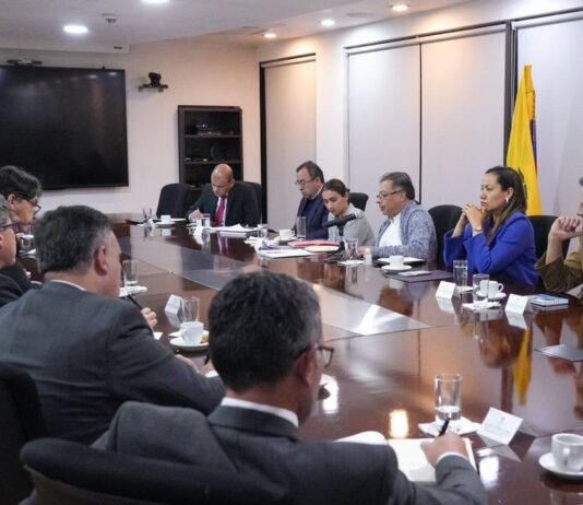 Gustavo Petro, presidente de Colombia, sostuvo una reunión con las EPS de Colombia