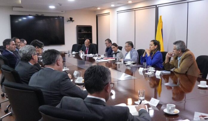 Gustavo Petro, presidente de Colombia, sostuvo una reunión con las EPS de Colombia