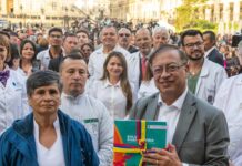 El presidente Gustavo Petro entregó el documento de reforma a la salud en Colombia