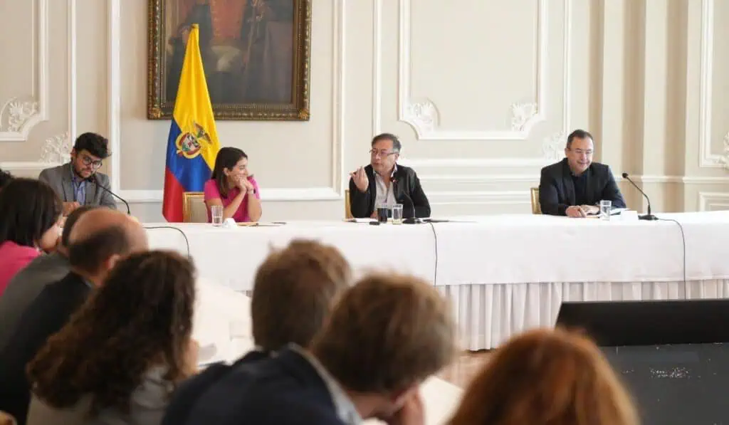 OMS y gobierno Petro se reunieron para asesoría de la reforma a la salud en Colombia Gustavo Petro se reunió con la OMS por reforma a la salud de Colombia