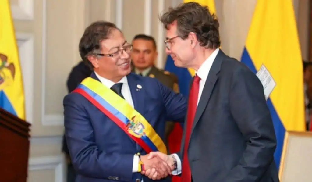 Exministro de Petro advierte sobre apagón eléctrico y crisis en el sistema de salud colombiano Gustavo Petro y Alejandro Gaviria