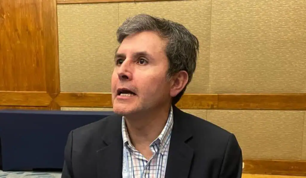 Colombia emite su primer bono social en mercados internacionales por US$2.500 millones José Roberto Acosta, director de Crédito Público de Colombia