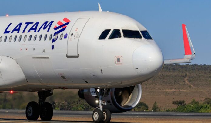 Latam se pronuncia sobre batalla por Viva entre Avianca y JetSmart