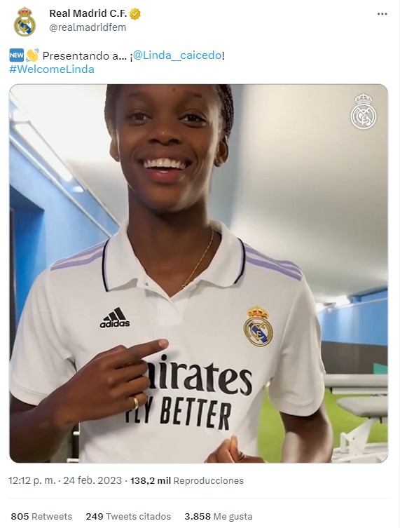 Linda Caicedo luciendo la camiseta de Real Madrid. Imagen tomada de Twitter @realmadridfem