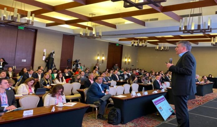 Mauricio Cárdenas - Foro vivienda Mauricio Cárdenas, exministro de Hacienda y Crédito Público de Colombia.