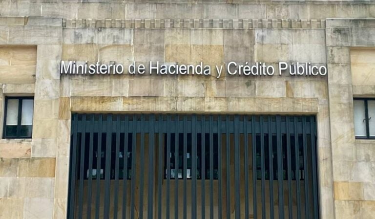 Relevante | MinHacienda ya tiene US$6.000 millones por venta de TES a Pimco; vendría colocación privada de deuda externa Ministerio de Hacienda de Colombia (MinHacienda)