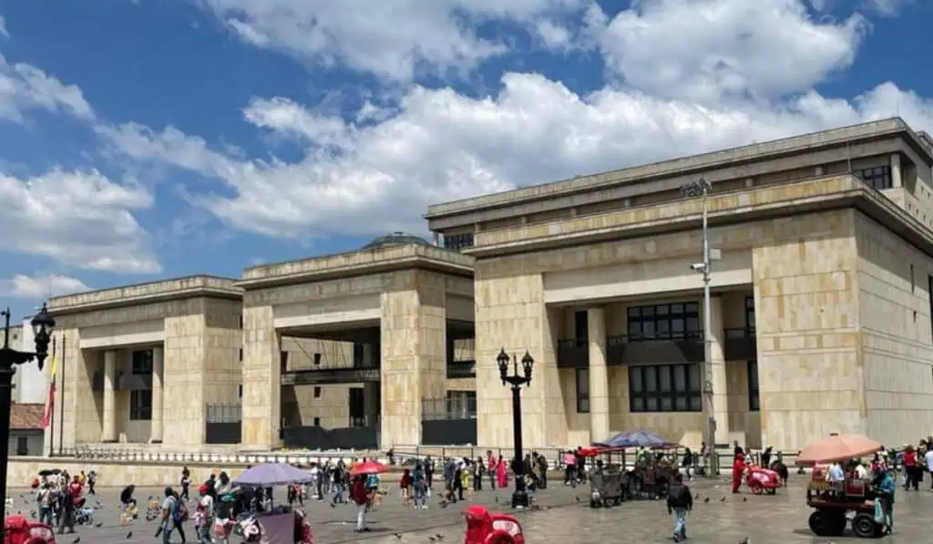 Corte niega incidente de impacto fiscal a gobierno Petro por deducibilidad de regalías Palacio de Justicia de Colombia: Corte Suprema, Corte Constitucional y Consejo de Estado