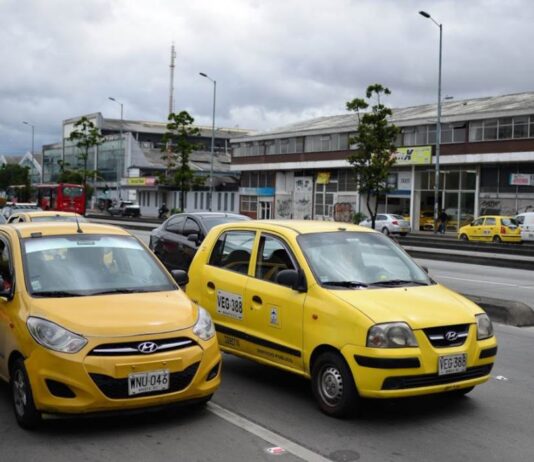 Fuerte aumento de tarifas de taxi en Bogotá: así los precios