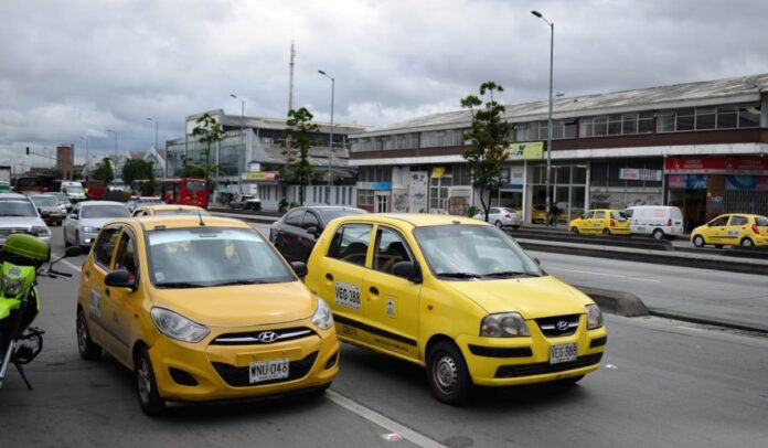 Fuerte aumento de tarifas de taxi en Bogotá: así los precios