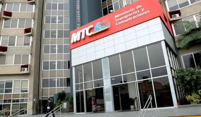 Perú abrirá investigación a Viva Air por suspensión de operaciones aéreas