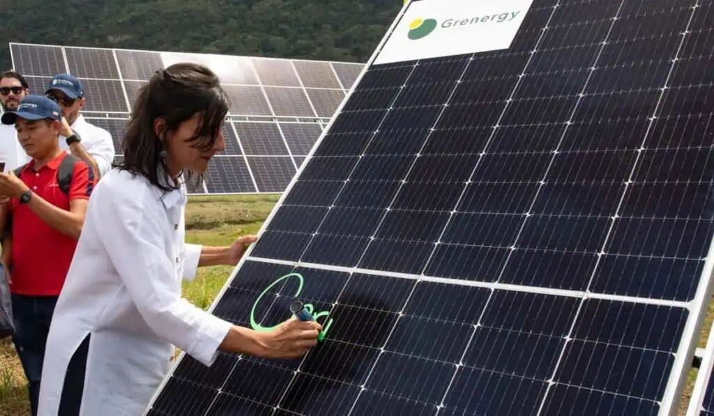Esta es la carta con la que Irene Vélez renunció a ser ministra del Gobierno Petro Plan Nacional de Desarrollo impuesto a plantas de energías renovables