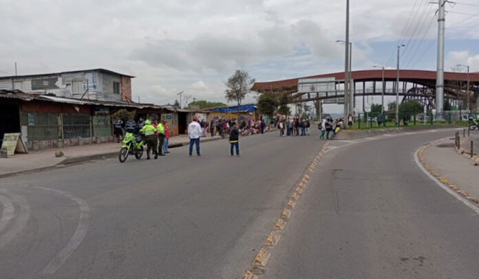 Protesta indígena. Bogotá Protesta indígena. puente de Guadua, Bogotá