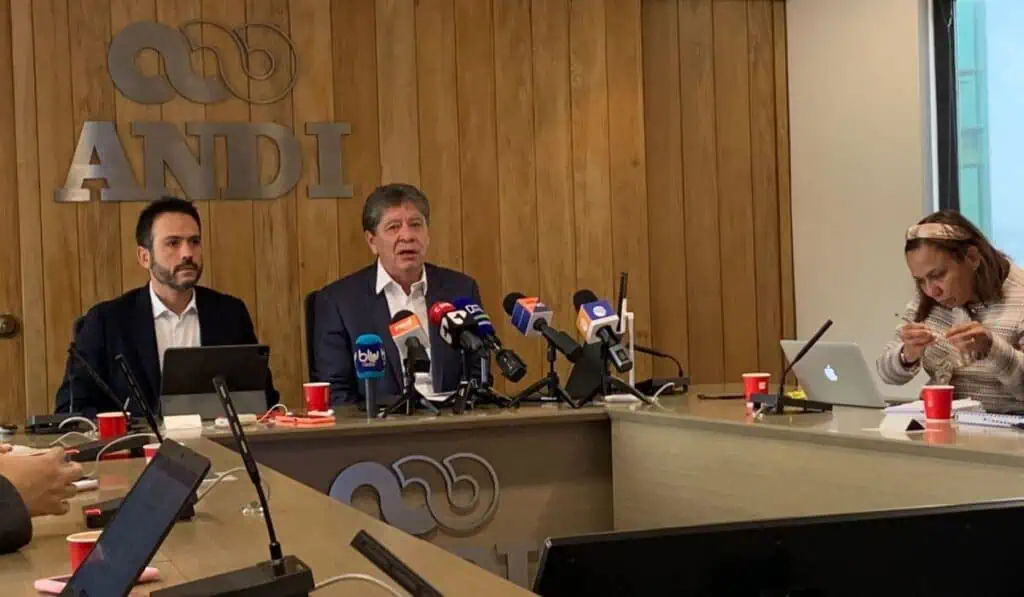 Encuesta: 63 % de afiliados a EPS en Colombia no está de acuerdo con su eliminación en reforma a la salud La Andi e Invamer presentan encuesta sobre percepción de los colombianos con los servicios de la salud