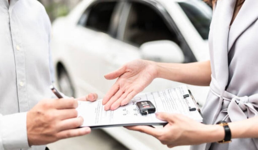 OLX mantendrá su stock de carros usados y nuevos pero no permitirá nuevas transacciones. Foto: tomada de istockphoto.com – Domepitipat