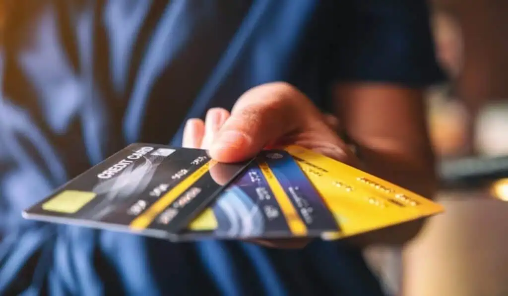 ¿Es recomendable tener una tarjeta de crédito en 2023 con alta inflación en Colombia? sistema financiero