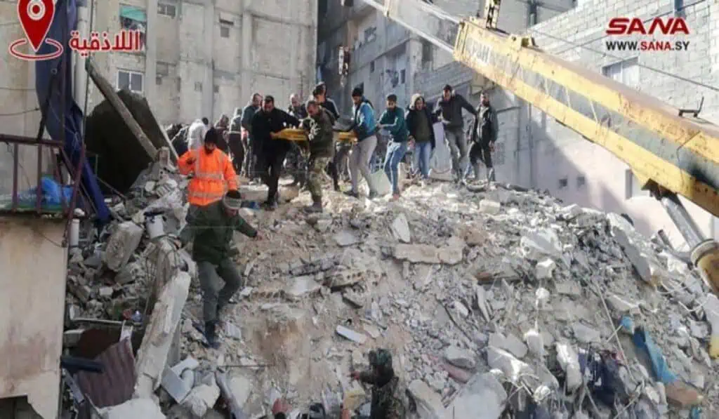 Al menos 23 millones de personas pueden afectarse tras terremoto en Turquía Afectados por terremoto en Turquía