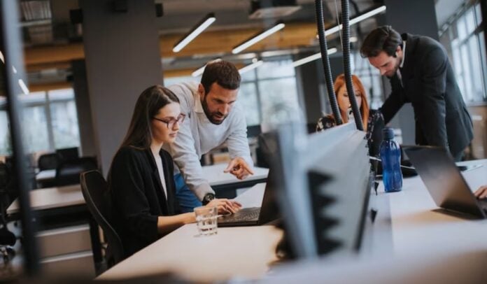 La mezcla de generaciones en una empresa mejora las oportunidades para tener equipos más consolidados.