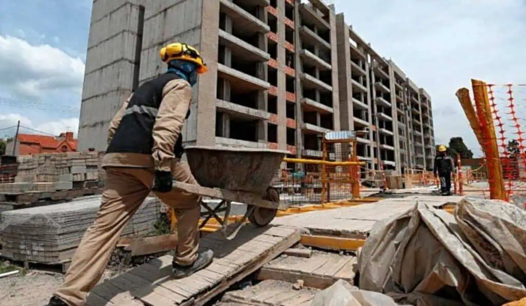 Construcción en Colombia sería el sector con mayores caídas en el PIB de 2023 y 2024 Compensar, el mayor constructor de vivienda VIS en Bogotá