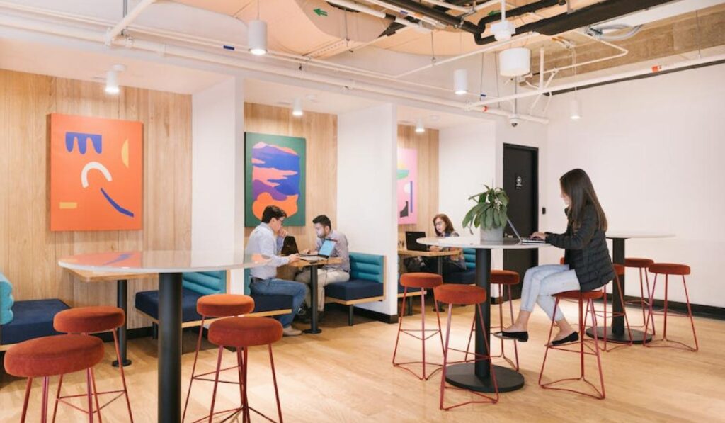 El trabajo presencial vuelve a ser más adoptado, dice WeWork Colombia