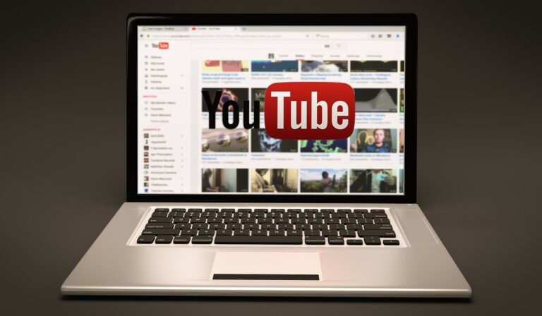 El top 10 de canciones en tendencia durante marzo en YouTube.