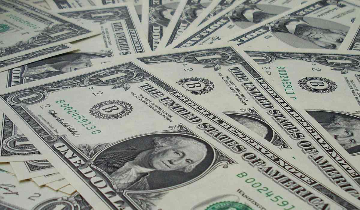 Dólar en Colombia, inició la semana sobre los $4.700