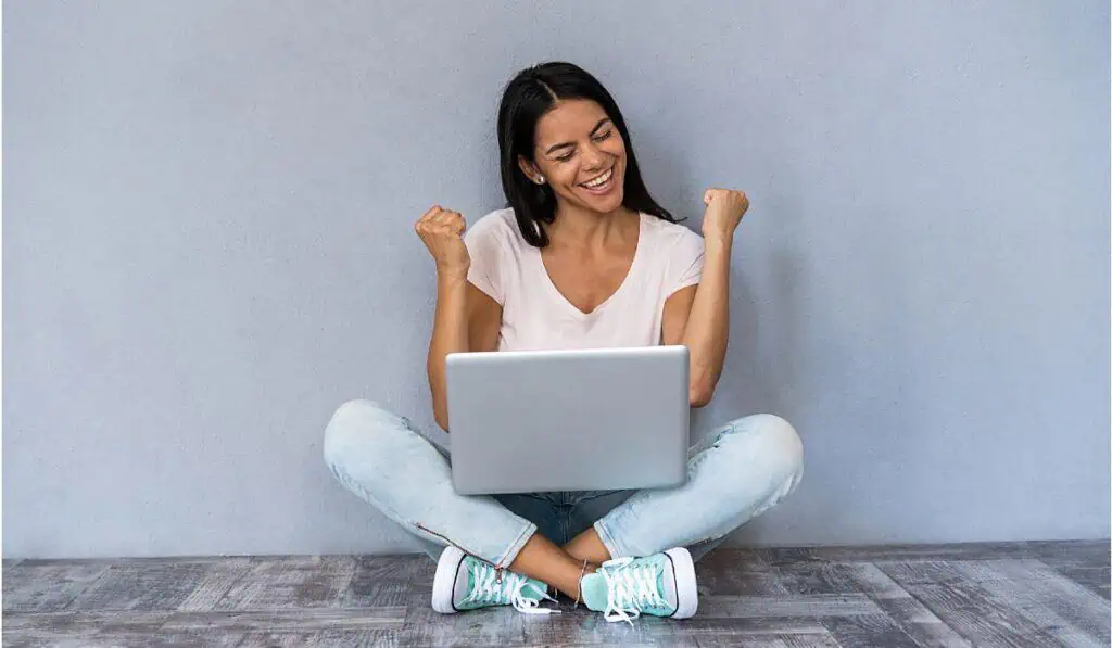 Mujeres pueden trabajar con flexibilidad de horario en esta plataforma digital Jóvenes y mujeres son quienes solicitaron crédito de bajo monto durante 2022 en el país.