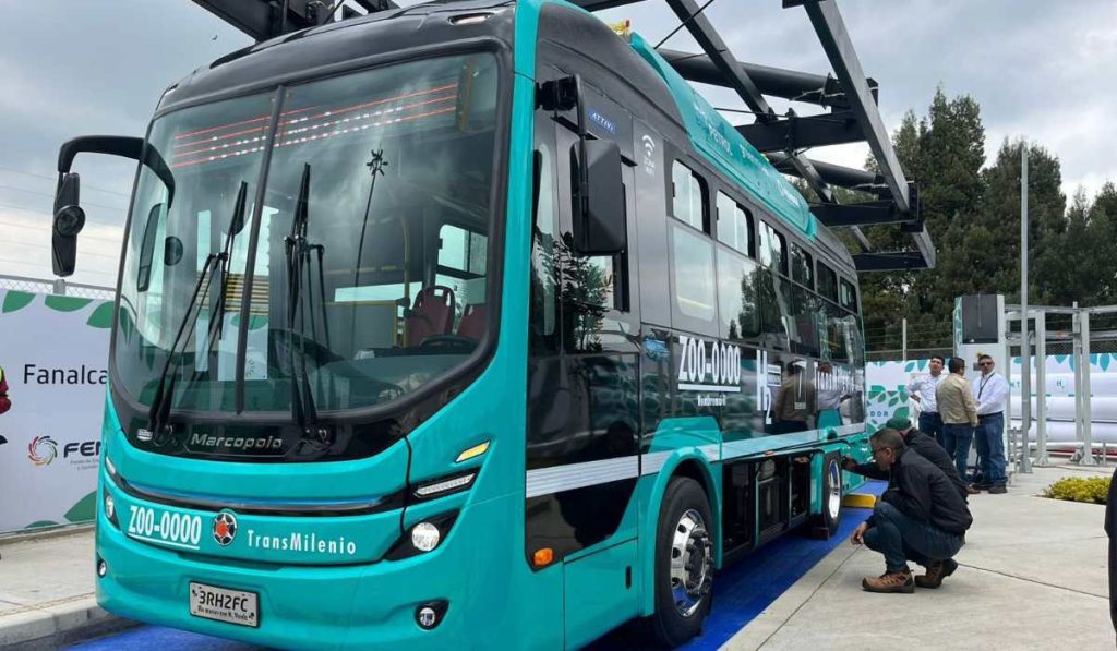 Lanzan en Bogotá proyecto de movilidad con hidrógeno para transporte público