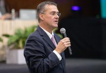 Carlos Raúl Yepes, expresidente de Bancolombia, interviene en la Asamblea de Accionistas de Grupo Sura