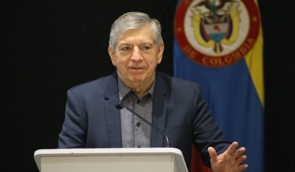 César Gaviria, expresidente y jefe del Partido Liberal, habla en un evento organizado por la Universidad del Rosario