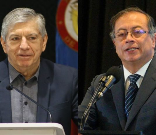 César Gaviria del Partido Liberal, que hace parte de la coalición de gobierno, y el presidente Gustavo Petro