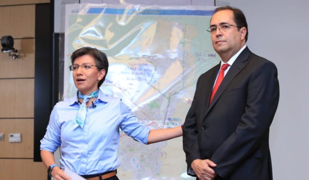 Diego Sánchez, director del IDU, explicó los detalles de la demolición del puente de Venecia. Foto: Archivo Alcaldía de Bogotá.