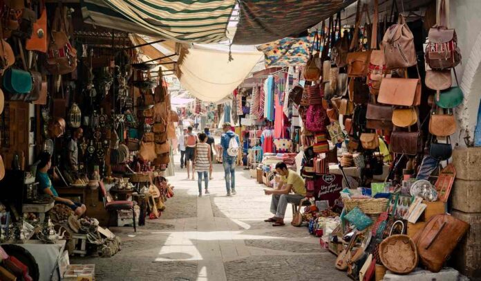 Comerciantes rechazan nuevos impuestos que propone Galán para Bogotá