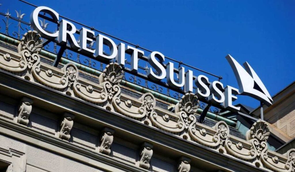 Credit Suisse alcanzó a hundirse 24 %