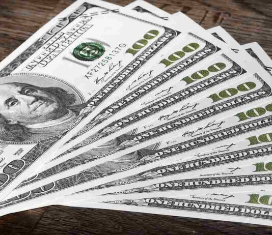 El dólar en Colombia empezó esta semana a la baja, luego de pasar por un festivo en Colombia. La divisa abrió la jornada de este martes en $4.800.