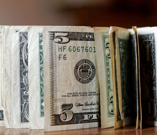 Dólar Colombia 22 de marzo: terminó por debajo de $4.800 tras nueva subida tasas de la FED