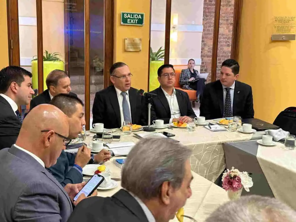 Reforma laboral del gobierno Petro pierde importante apoyo El Partido Conservador entra su postura sobre la reforma laboral en Colombia