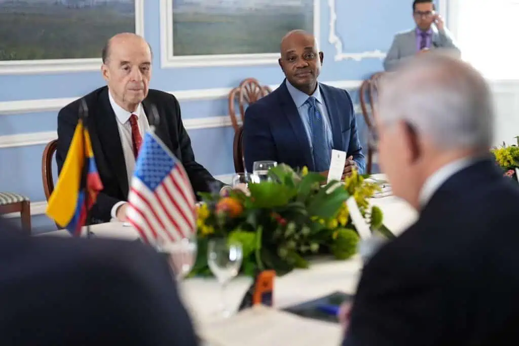 Ya es más costoso sacar la visa de Estados Unidos en Colombia: estos son los precios Eliminar visa de Estados Unidos para colombianos es una iniciativa que lideran el canciller Álvaro Leyva y el embajador Luis Gilberto Murillo