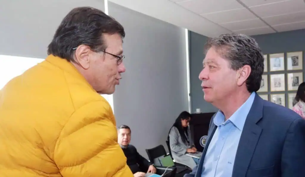 Trabajadores tampoco verían una salida concertada al aumento del salario mínimo en Colombia Empresarios, gremios, sindicatos y centrales obreras, trabajadores