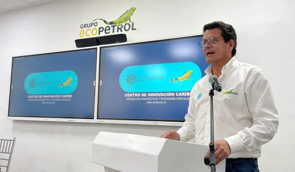 Bayón de Ecopetrol advierte que la empresa “se ha politizado” y pide protegerla Felipe Bayón, presidente de Ecopetrol, durante una intervención ante la Cámara de Comercio de Cartagena