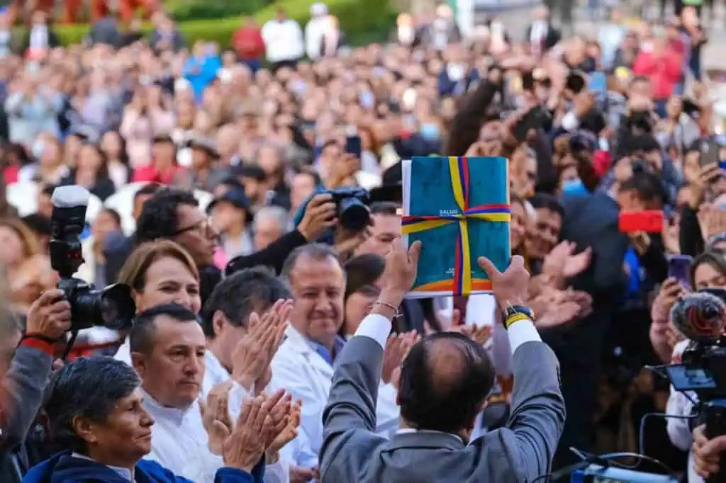 Reforma a la salud: estos son los congresistas que la están aprobando Presidente Petro buscó acuerdos para la reforma a la salud en Colombia