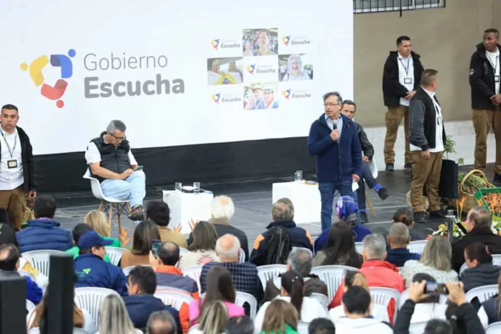 Petro y ministro de transporte apuestan por el futuro de Soacha: Metro, soterranización y Cazucable en la mira Soacha - Gobierno Escucha