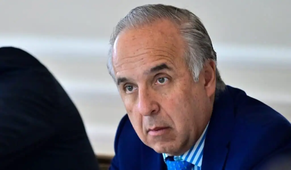 La billonaria cifra que costaría congelar tarifas de peajes en Colombia Guillermo Reyes, ministro de Transporte de Colombia