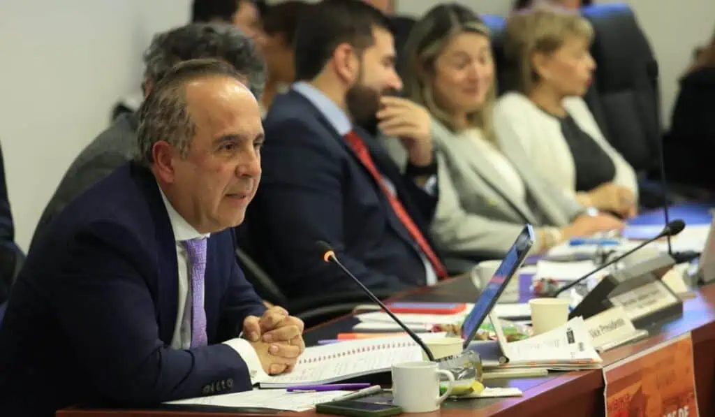 Gobierno de Colombia lanzará control de advertencia en caso de Ultra Air Guillermo Reyes, ministro de transporte, habla del caso Ultra Air
