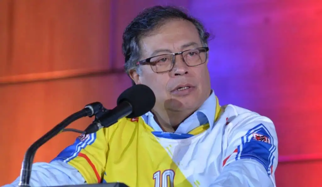¿Por qué el presidente Petro volverá a presentar la reforma laboral en Colombia? El presidente Gustavo Petro habla durante el Lanzamiento del Primer Centro de Reindustrialización Zasca en el Centro Juan Bosco Obrero