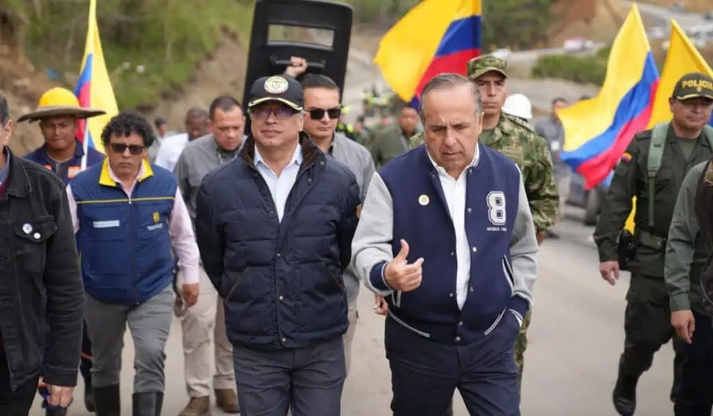 Tras abrir ruta alterna, Petro dice que vía Panamericana estará lista en julio Tras abrir ruta alterna, Petro dice que vía Panamericana estará lista en julio