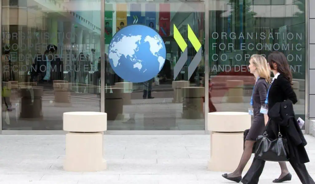 Premercado | Bolsas en mixtos tras nuevas previsiones de la OCDE; Estados Unidos espanta fantasma de la recesión OCDE