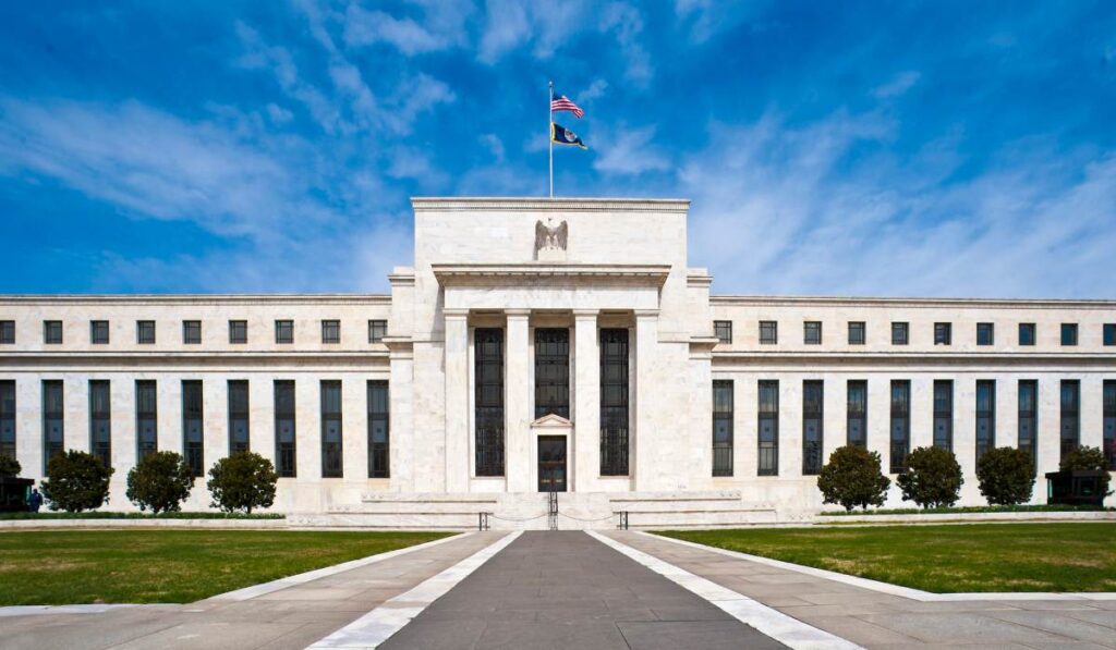 La FED decide alzas en las tasas de interés