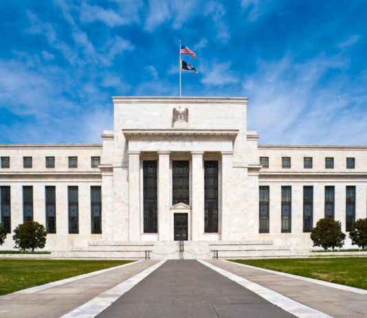 La FED prevé nuevo aumento de tasas de interés antes de iniciar los recortes