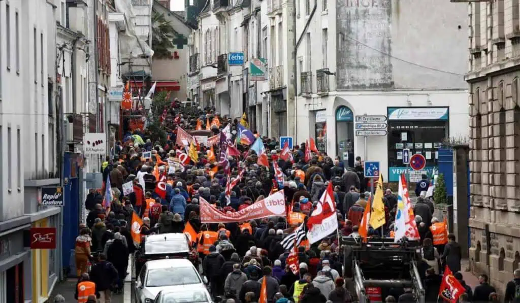 La reforma pensional de Macron genera polémica y nuevas protestas en Francia, ¿en qué consiste? La reforma pensional de Macron genera polémica y nuevas protestas en Francia, ¿en qué consiste?